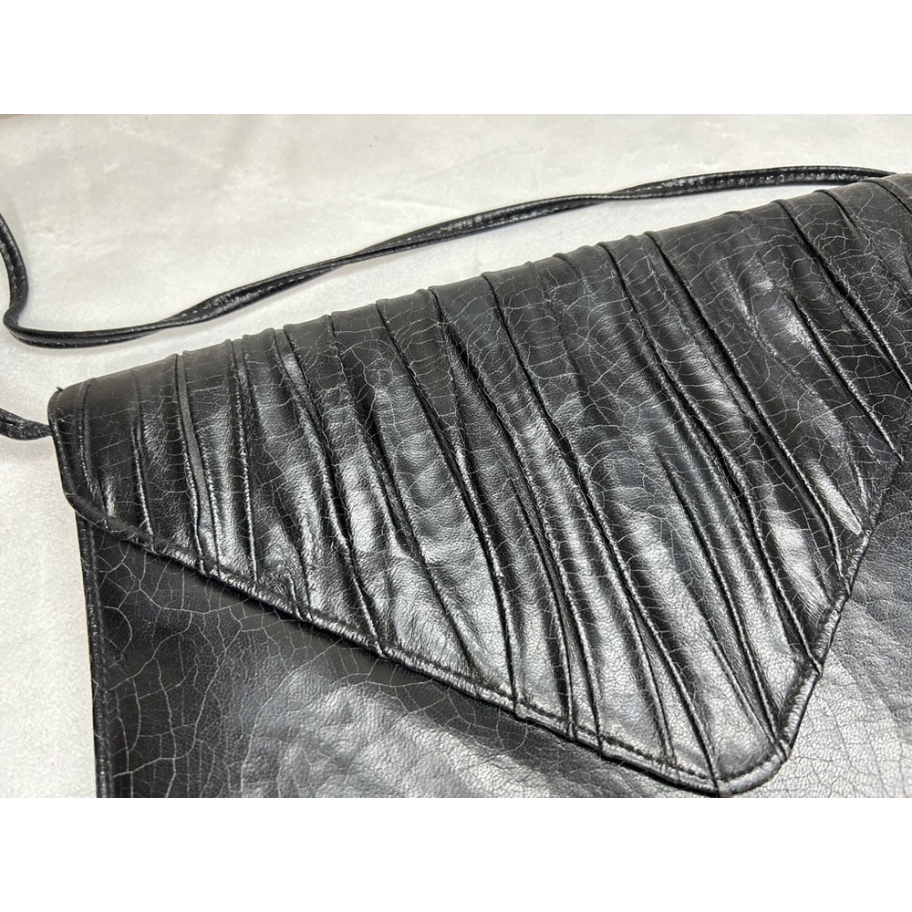 Vintage 1980s matte black faux leather shoulder bag - Picture 5 of 7